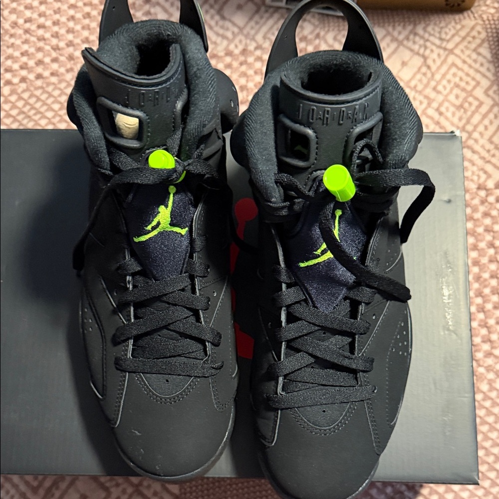 Nike Retro 6 Black and Neon Green Sneakers